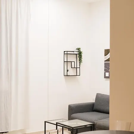 Dieci By Comorooms *