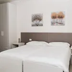 Dieci By Comorooms Apartment *