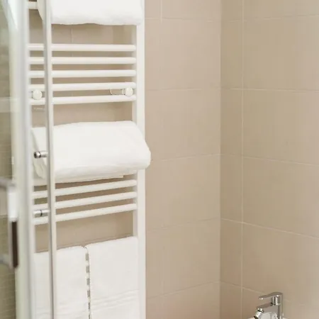 Dieci By Comorooms *