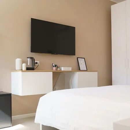 Dieci By Comorooms Apartment