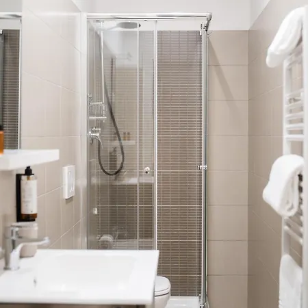 Apartment Dieci By Comorooms Como