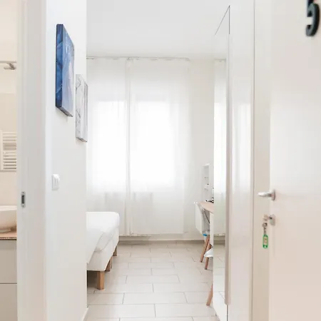 Apartment Dieci By Comorooms Como