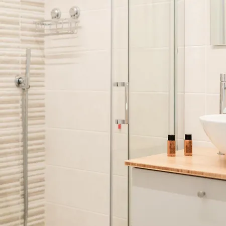 Dieci By Comorooms *