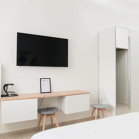 Dieci By Comorooms Apartment